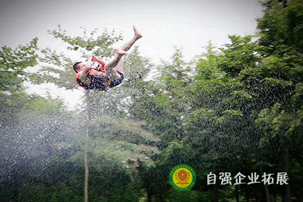 山地滑水團(tuán)建