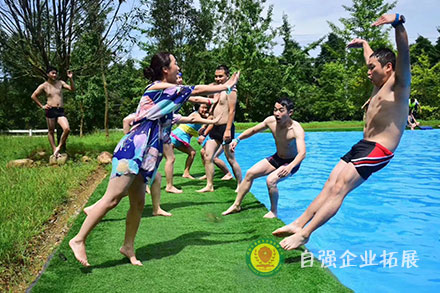 山地滑水團(tuán)建