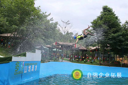 山地滑水團(tuán)建